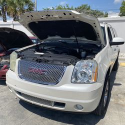 2012 GMC Yukon FOR PARTS ONLY 