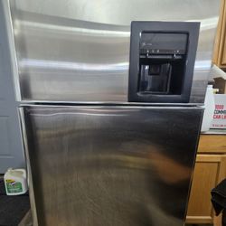 Refrigerator 