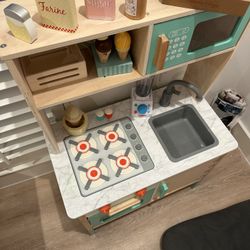Play Kitchen 