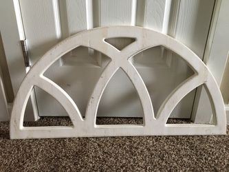 White distressed wood decor