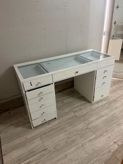 Vanity table