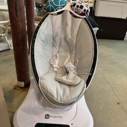 4moms swing - Mama Roo (with Newborn Insert!!)