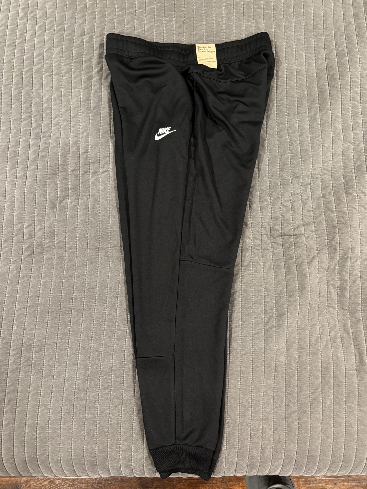 Nike Men Medium Sportswear Woven Tapered Jogger Pants Black Standard Fit