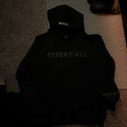 Men’s Medium Black Essential Hoodie 