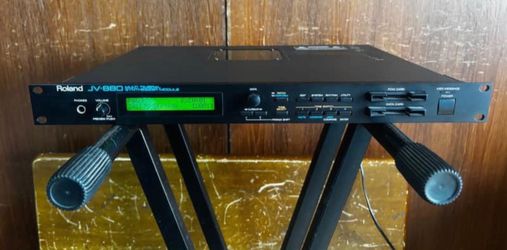 Roland JV880 (90’s in a box)