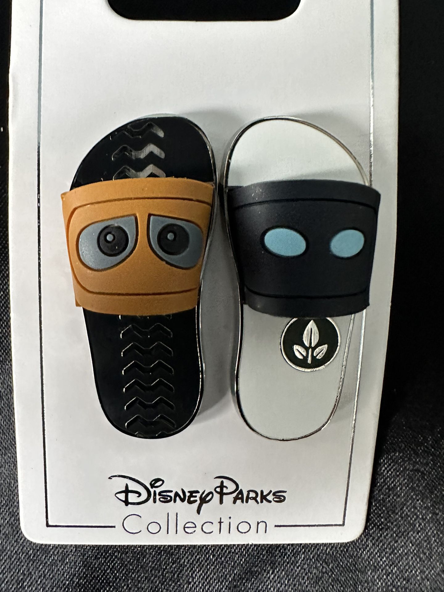 Adorable Disney - Wall-E & Eve Pin Set
