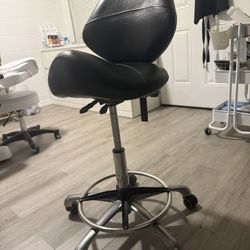 Ergonomic Rolling Chair 