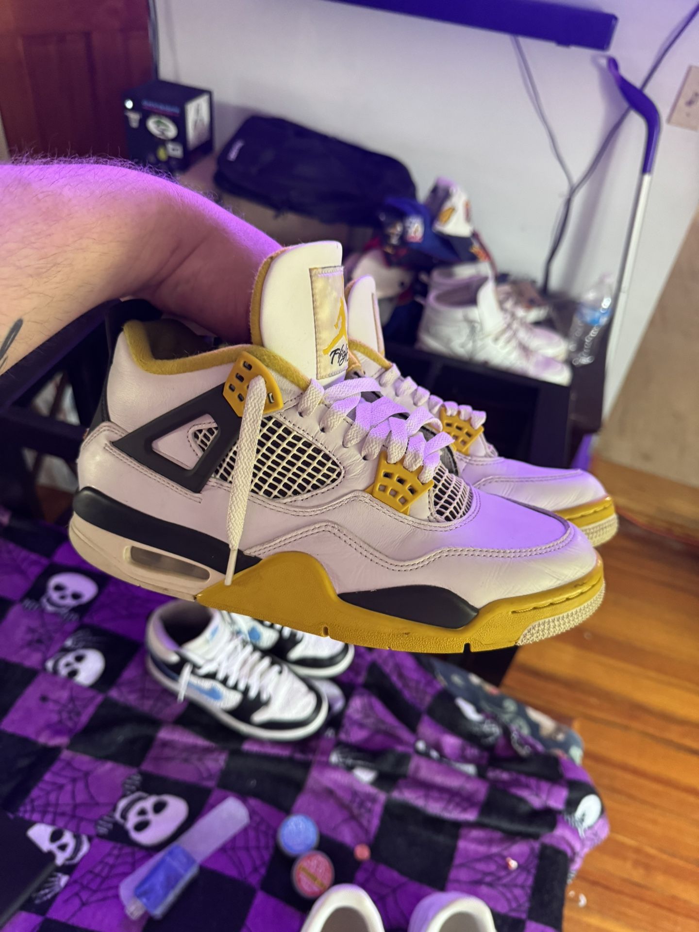 Jordan 4 Vivid Sulfur Size 8