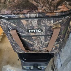 RTIC 40 Can Cooler