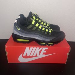 Nike Air Max 95 “Black Neon” Size 9.5