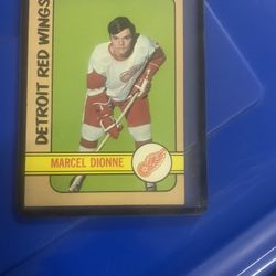 72-73 Topps Hockey Card