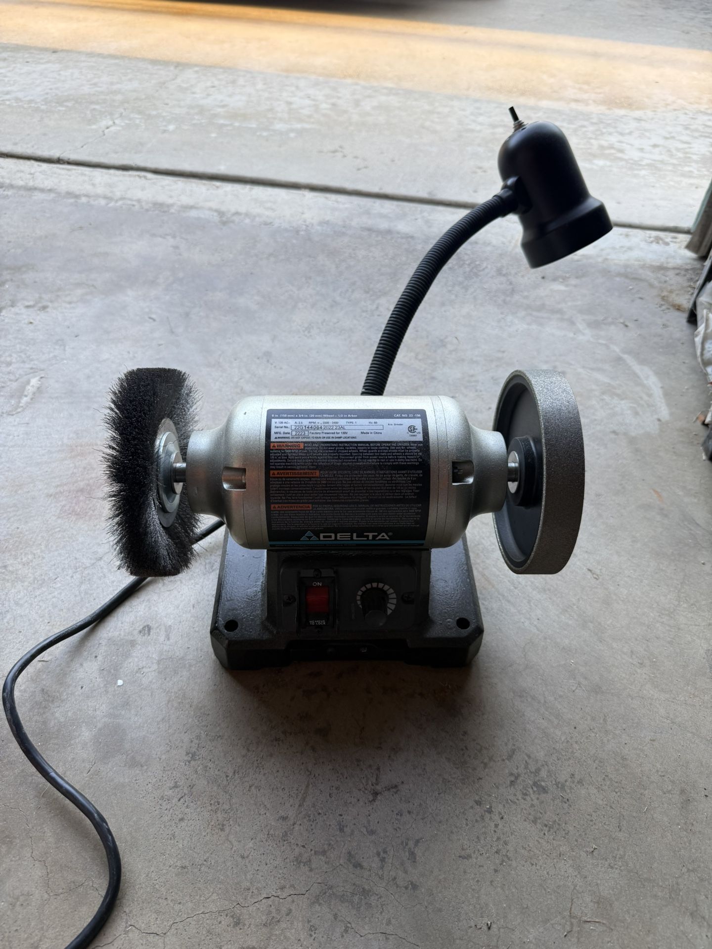 Delta Bench Grinder With Diamond Wheel