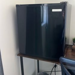 Insignia Mini Fridge 