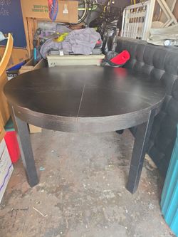 Round expoundable wood table