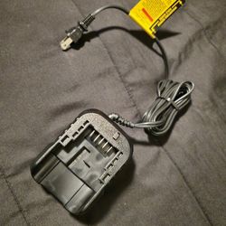 DCB1102
12V MAX*/ 20V MAX*
2 AMP CHARGER