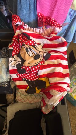 Ropa de niña talla 2/3 /4 pijamas chores  y blusas
