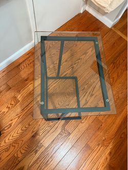 Wide C side table - sturdy materials