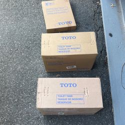 Toto Toilet tank and Softclose seat Drake ll/Vespin ll