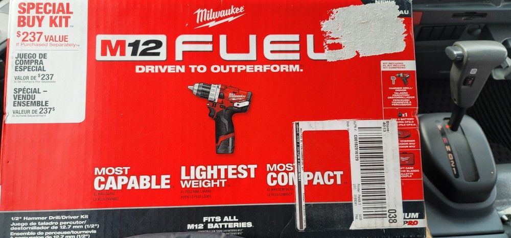 Mwaukee M12 Fuel Hammer Drill Kit