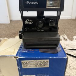 UNTESTED Vintage Original Polaroid OneStep 600 Instant Film Camera W/strap