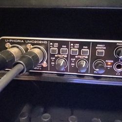 BEHRINGER UMC204HD