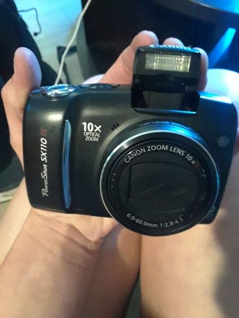 Canon Powershot SX110IS 9MP Digital Camera with 10x Optical Image Stabilized Zoom (Black)