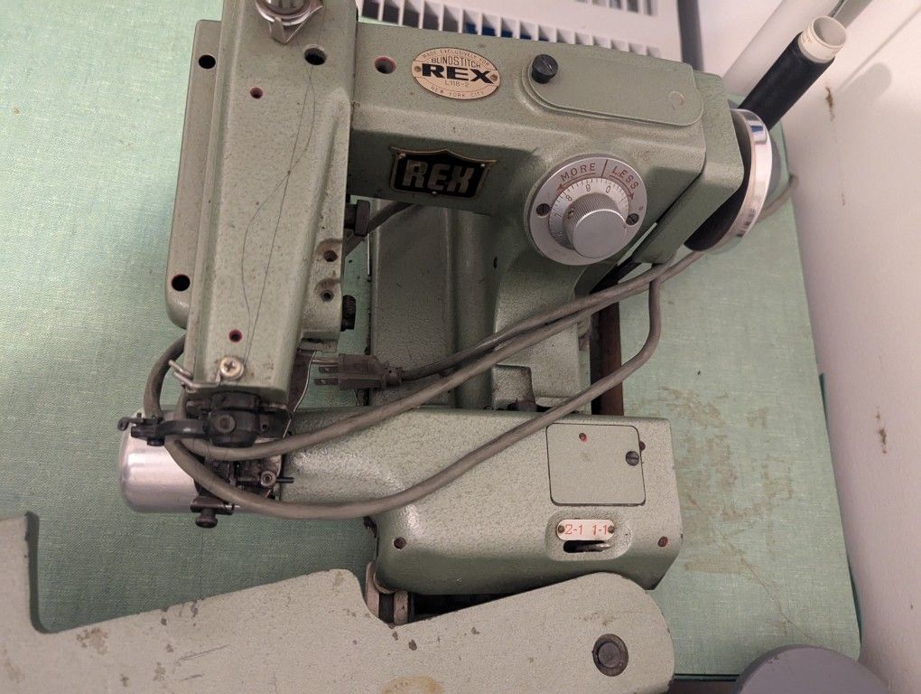 Rex Blindstitch L118-2 Sewing Machine 