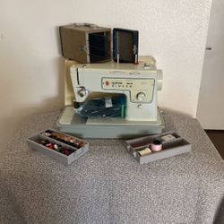 Singer Sewing Machine 
