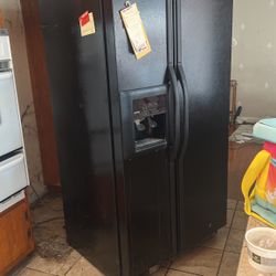 Black Kenmore refrigerator