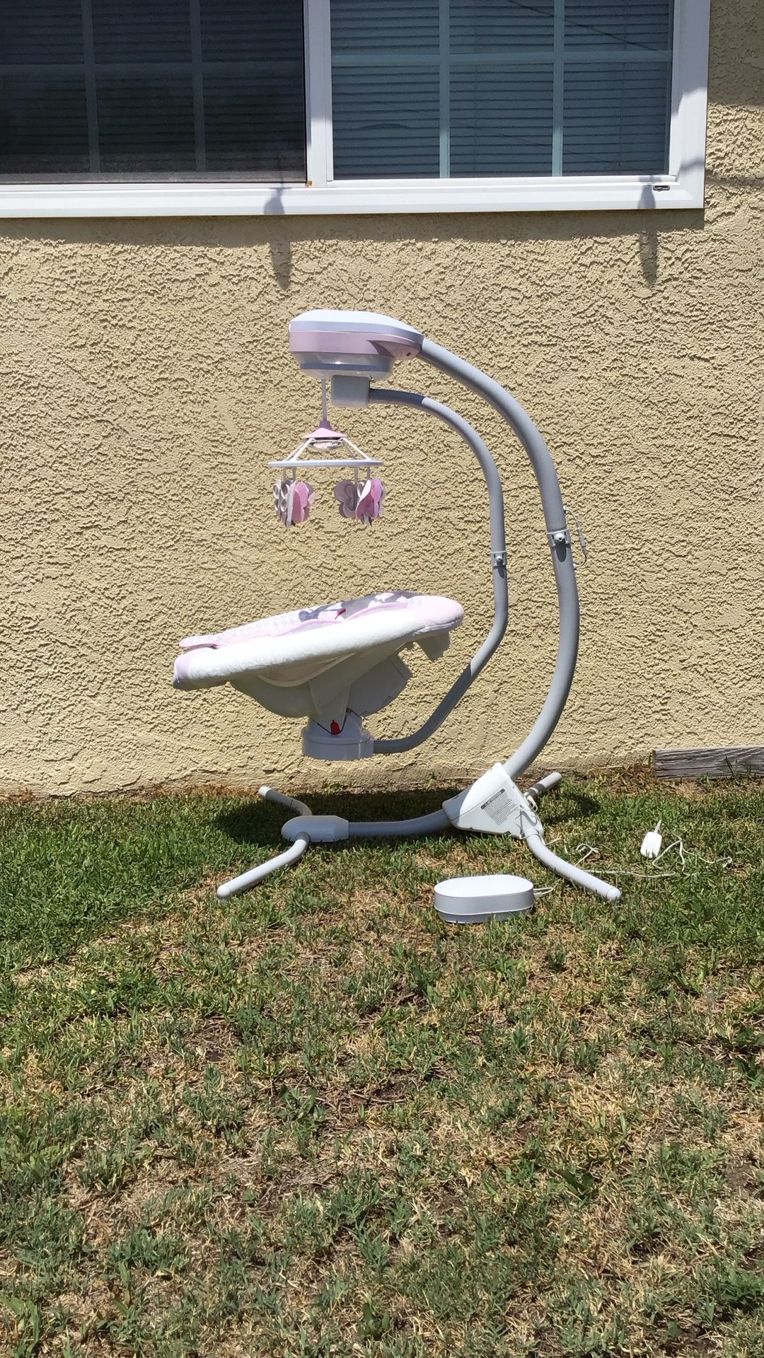 Fisher-Price Sweet Surroundings Butterfly Friends 2 Way Cradle + Swing. Retail $140.00. NOW $90.00
