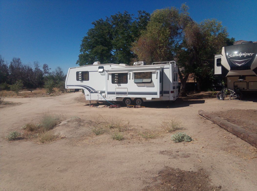 Camper trailer, alphinlite Riviera 29rk