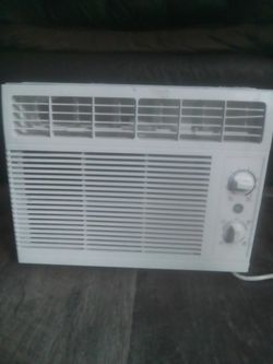 Air Conditioner (Like Brand New)