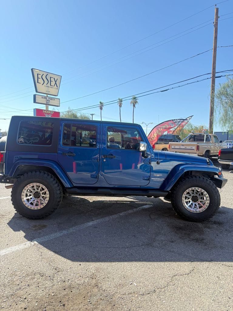 17" JEEP WHEELS AND TIRES 35/1250/17
