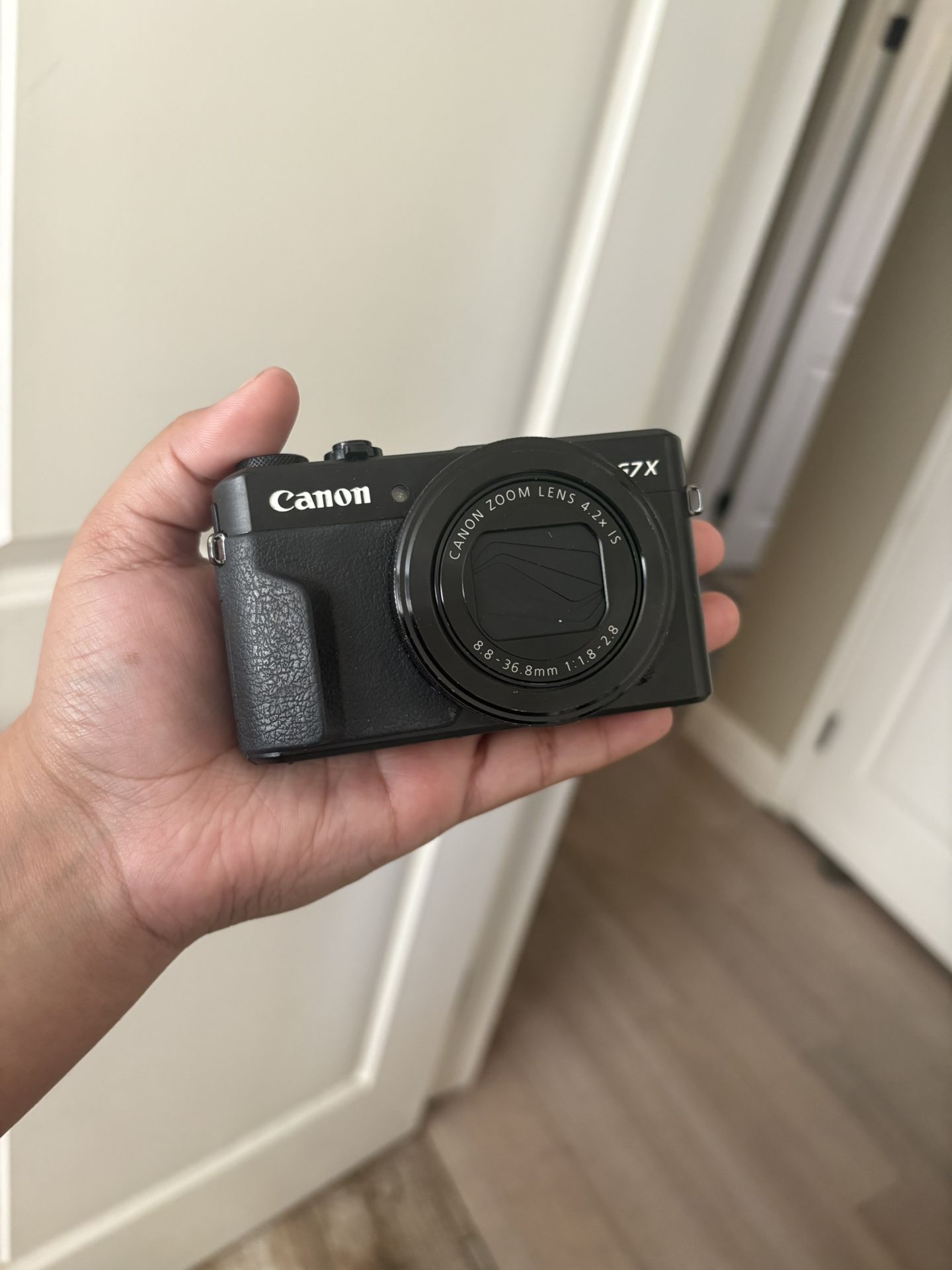 Canon G7X Mark II