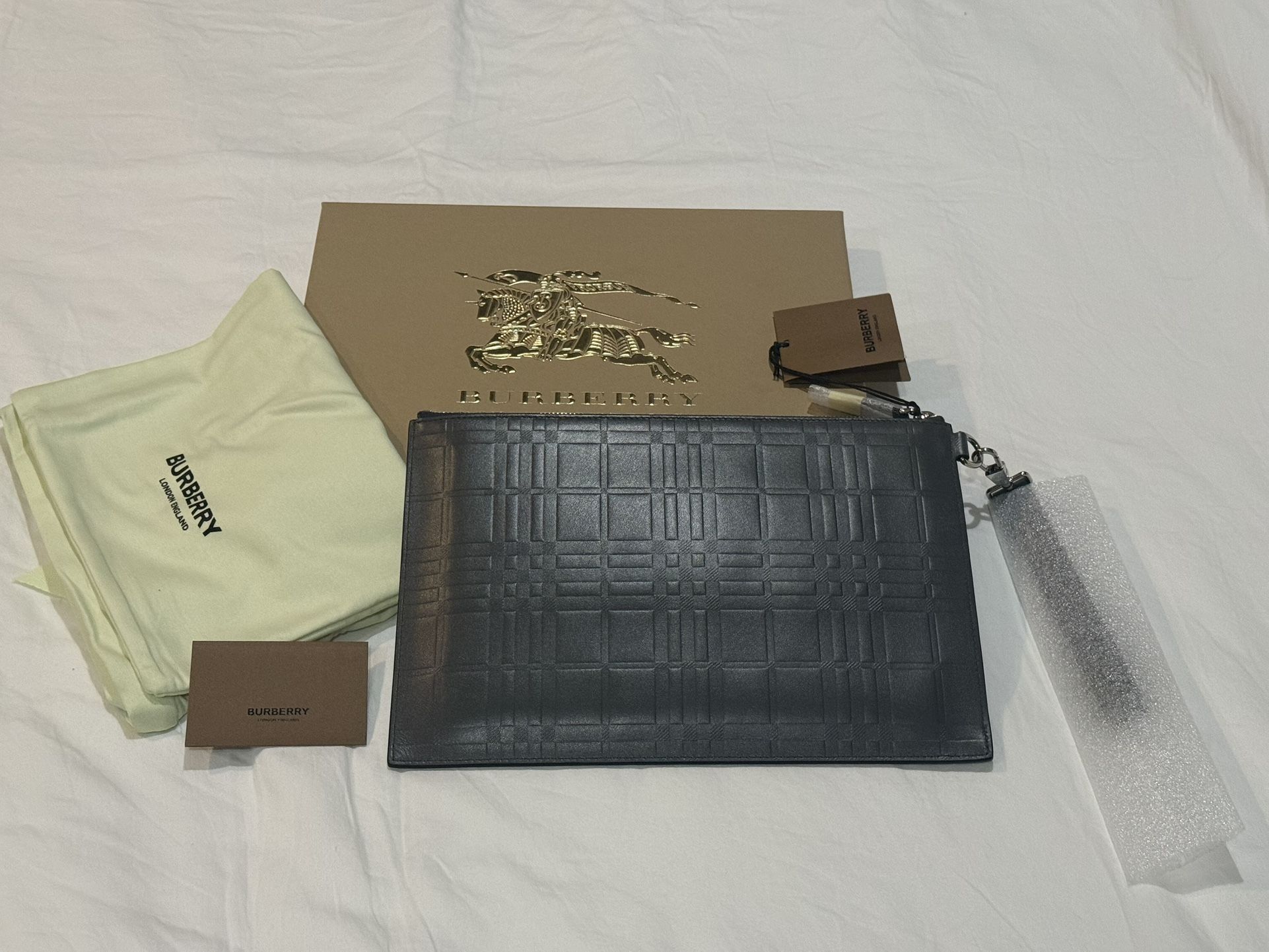 BURBERRY Dark Ash Grey Men's Edin Leather Check Pouch / Clutch
