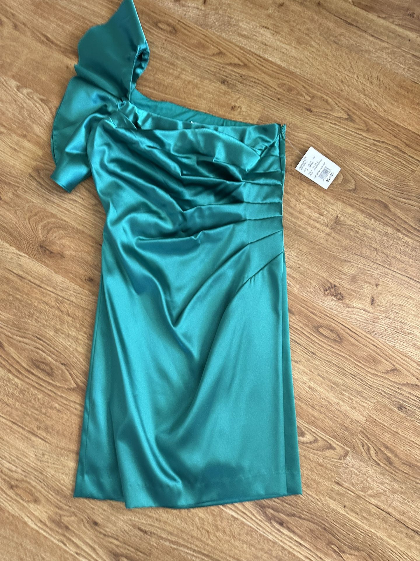 New! David’s Bridal Emerald Green One Shoulder Mini Satin Dress M