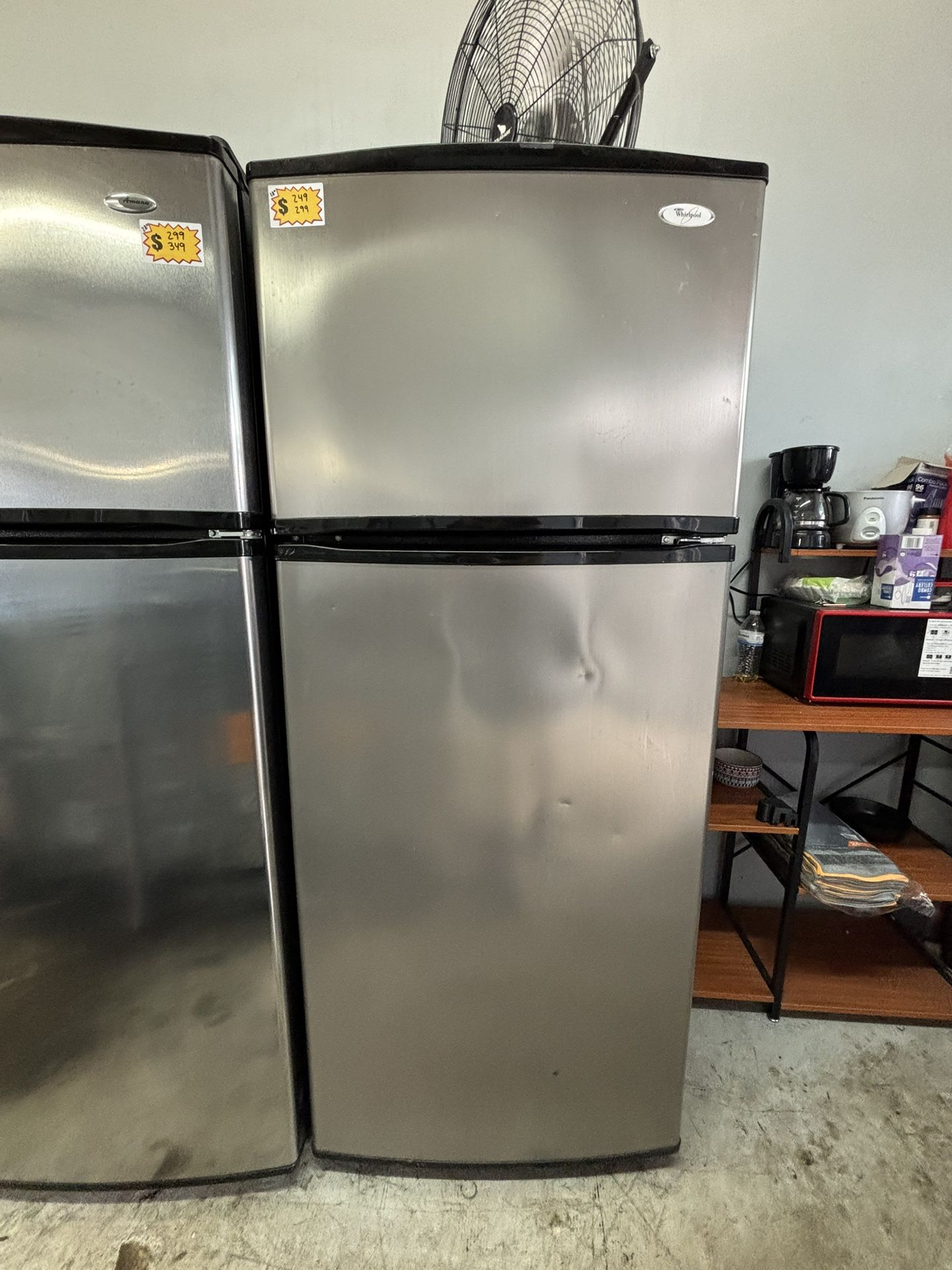 WHIRLPOOL 28” TOP AND BOTTOM REFRIGERATOR