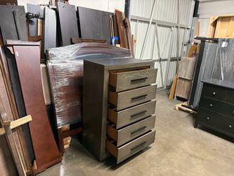 5 drawer dresser $160
