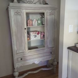 Antique Cabinet. French Style. 