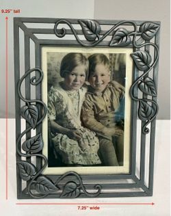 Vintage Connoisseur Pewter Raised Leaf Pattern Photo Frame for 5 x 7 Photo