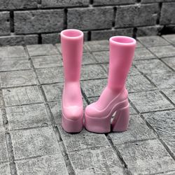 Doll Bratz was Jasmine boots in pink