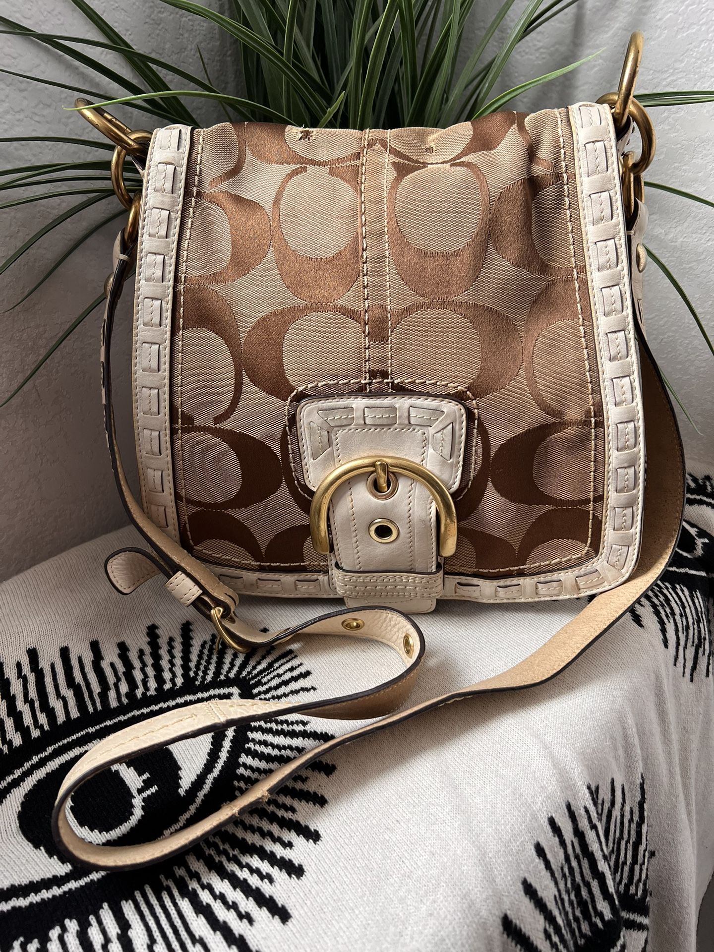 Vintage Y2K Coach Soho signature flap shoulder bag