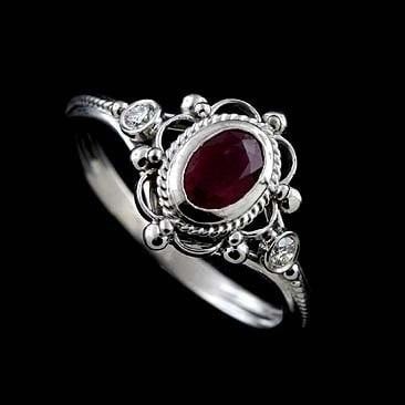 Vintage Exquisite Ruby 925 Sterling Silver Ring