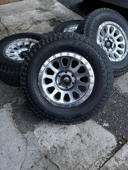 Fuel machined 17inch wheels and tires