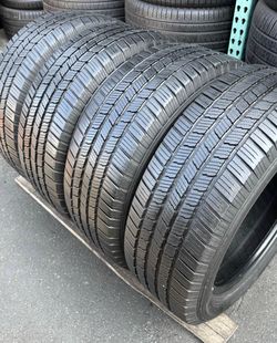 255 55 20 Michelín I'm selling this set of tires with 80% life left on all 4