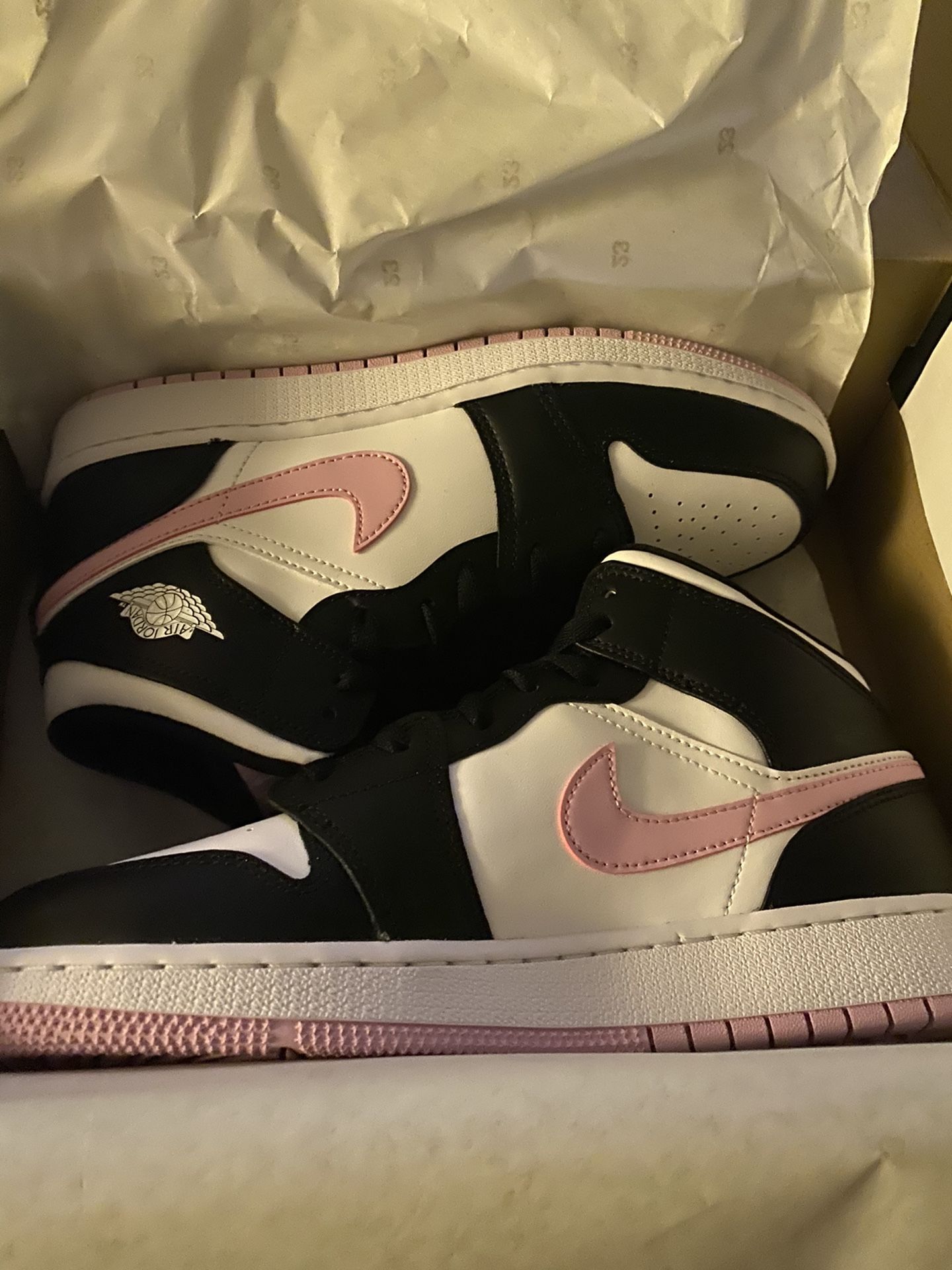 Jordan 1 mid gs pink