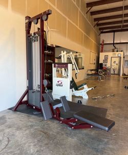 Hammer strength low row. Commercial grade