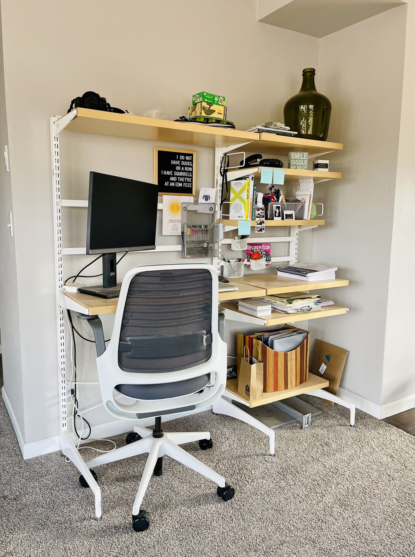 Elfa Décor Freestanding Desk Solution