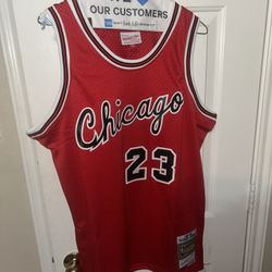 Michael Jordan red Chicago Bulls jersey size m
