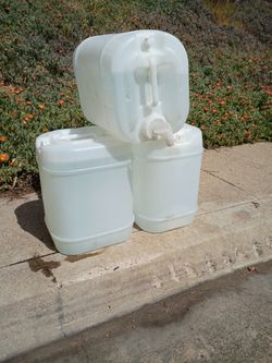 Emergency 5 Gallon Water Tank